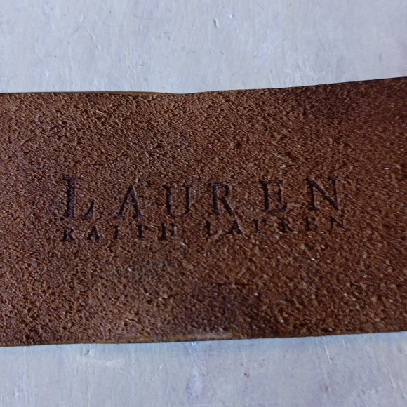 Woman's leather belt.. beautiful belt been sitting in my closet..to small for me - Picture 4 of 16